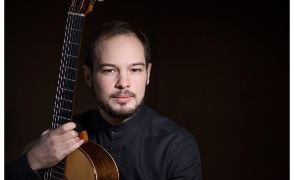 Italiaanse gitarist Flavio Nati speelt in de Kapel